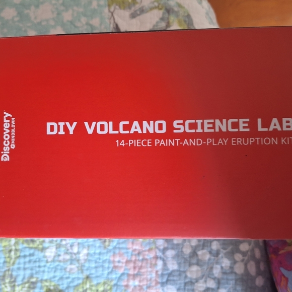 Discovery Volcano Science Lab Kit - Picture 5 of 12